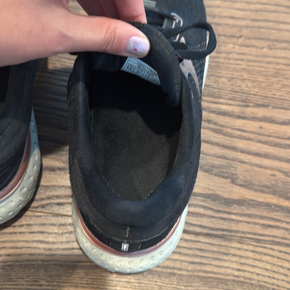 Black and Pink Brooks Glycerin 19s - Picture 6 of 7